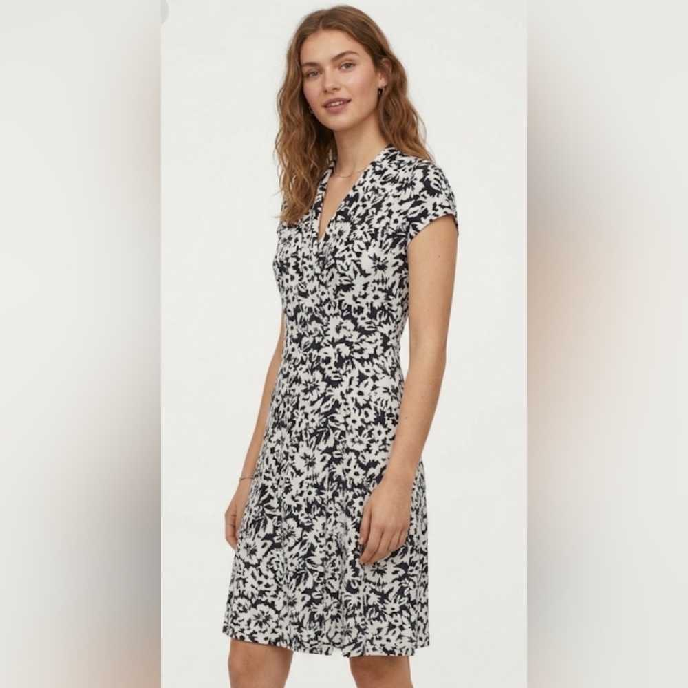 H&M Black and White Flutter Sleeve Midi Dress